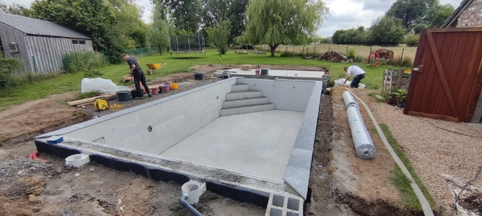 Piscine en kit assisté blocs polystyrène