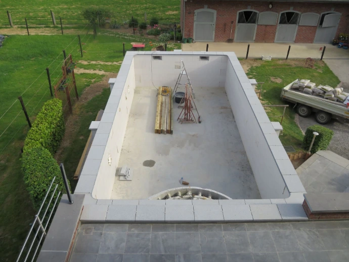 piscine prête à plonger en blocs polystyrènes